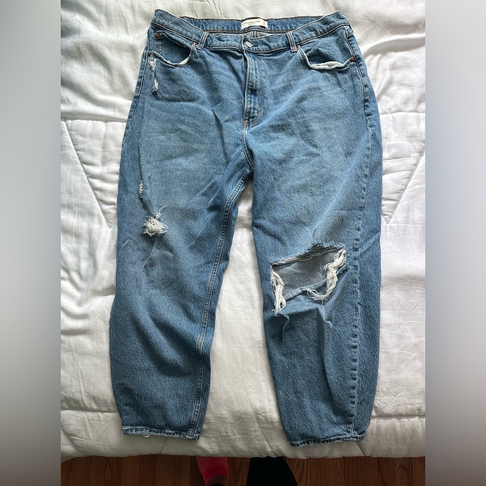 Abercrombie & Fitch 80s Mom High Rise Destroyed Jeans